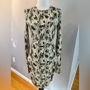 Rag &  bone  snake skin or lizard skin print dress
Size XS
Fitted & flattering